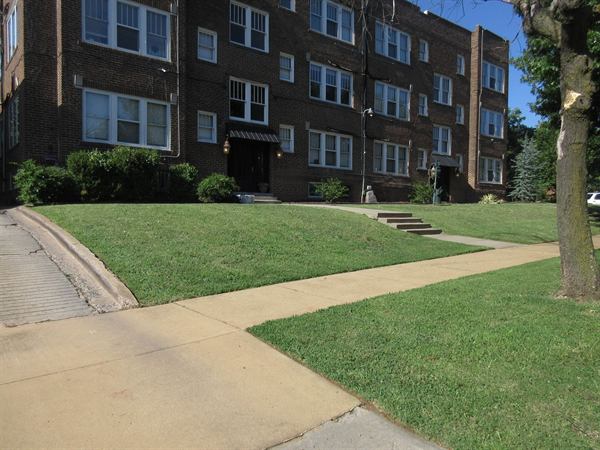 Apartment building with a mowed and edged lawn